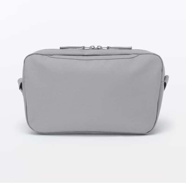 斷貨預警！日本MUJI不起眼防水斜孭袋細細個是旅行收納怪獸 裝得落500ml水樽雨遮手機 