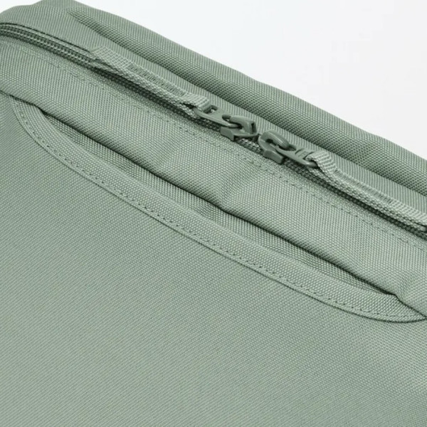 斷貨預警！日本MUJI不起眼防水斜孭袋細細個是旅行收納怪獸 裝得落500ml水樽雨遮手機 