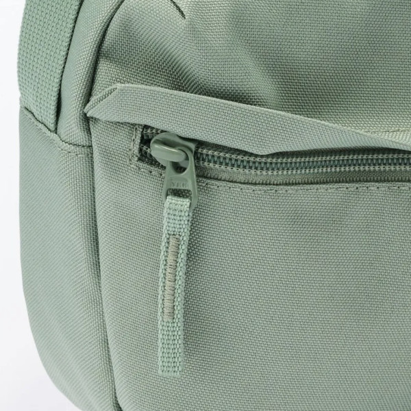 斷貨預警！日本MUJI不起眼防水斜孭袋細細個是旅行收納怪獸 裝得落500ml水樽雨遮手機 