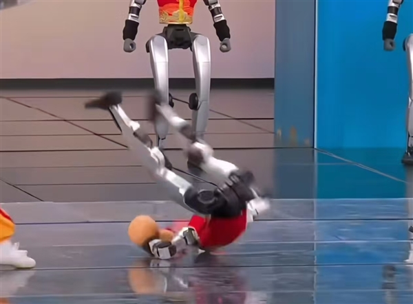 馬年春晚機械人摔倒？宇樹 CEO 親自回應【有片】