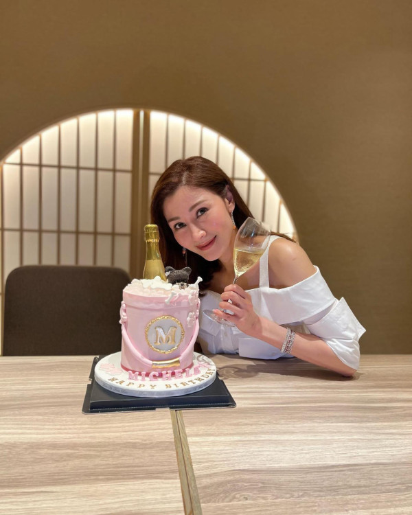 大美人李嘉欣新年罕有染金髮新形象拜年！歐美辣妹風格驚艷網民：差啲認唔出