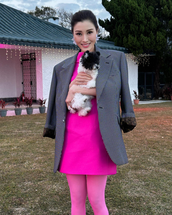 大美人李嘉欣新年罕有染金髮新形象拜年！歐美辣妹風格驚艷網民：差啲認唔出