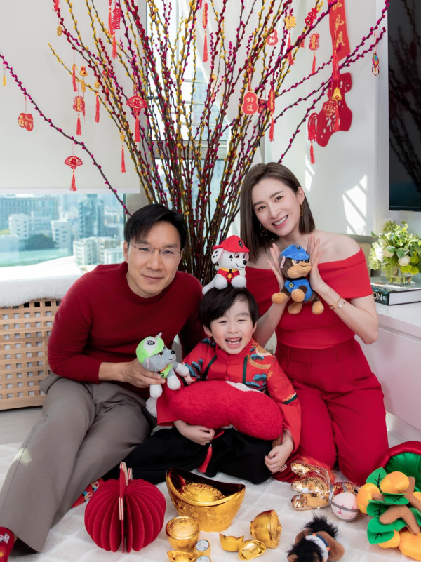 沈卓盈4歲仔仔五官倒模媽媽高顏值！近照搶晒鏡獲封潛力股：大個一定係男神