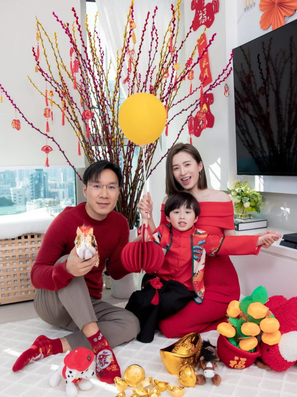 沈卓盈4歲仔仔五官倒模媽媽高顏值！近照搶晒鏡獲封潛力股：大個一定係男神