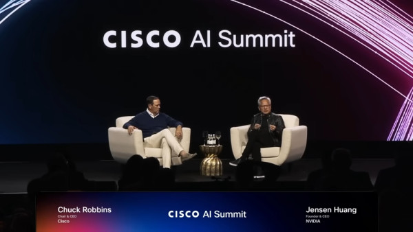 AI取代IT員工只是時間問題？黃仁勳爆真心話：別再學編程！附AI時代7職業最有前途