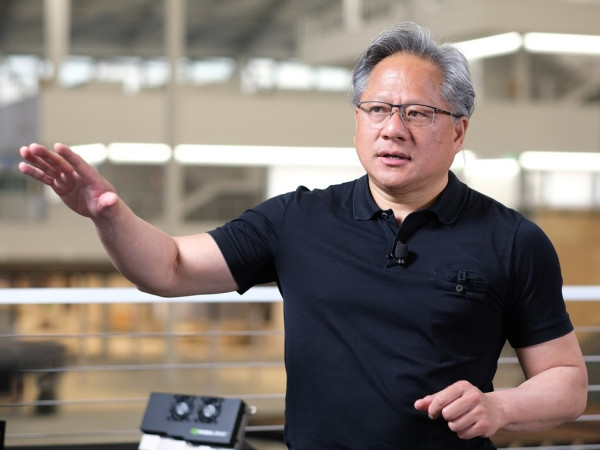 AI取代IT員工只是時間問題？黃仁勳爆真心話：別再學編程！附AI時代7職業最有前途