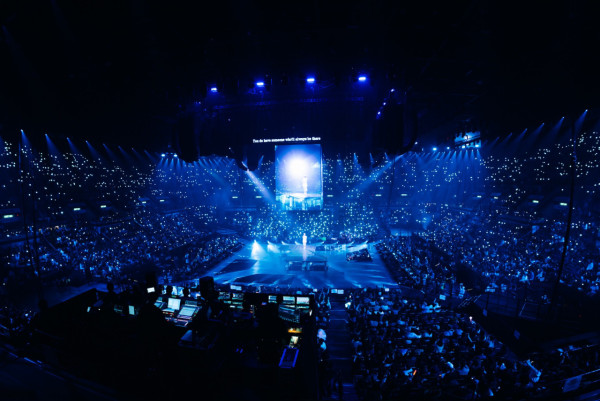 JACE陳凱詠紅館演唱會｜半百藝人好友到場力撐！近8成入座率無懼惡意抨擊滯銷