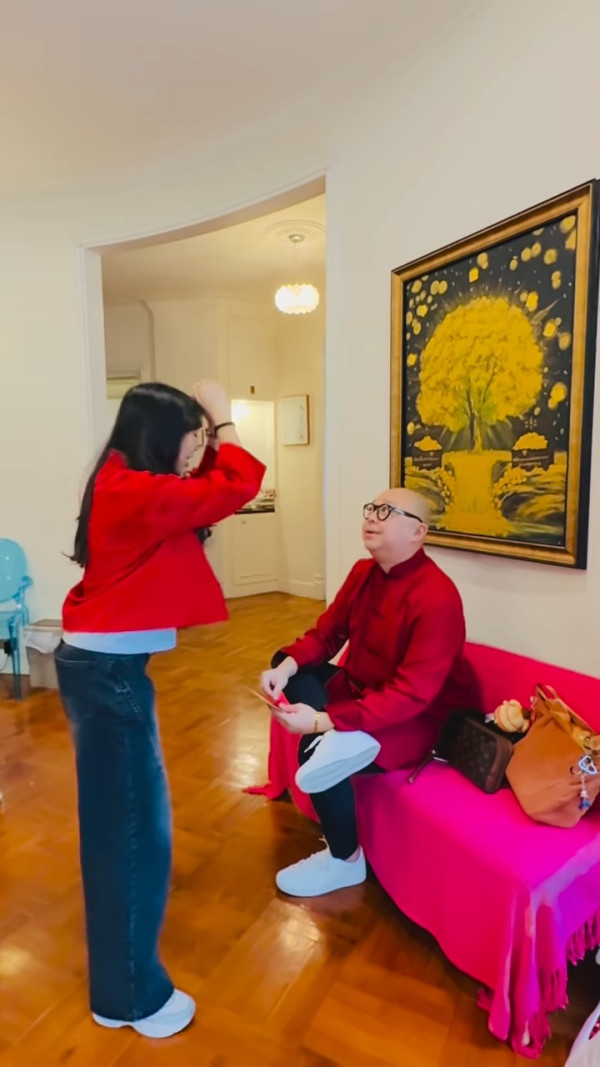 Bob林盛斌化身財神當街派利是超親民！手握一大疊極豪氣舉動被瘋傳