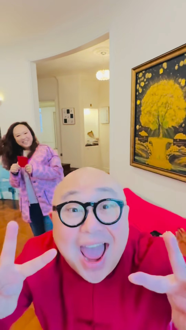 Bob林盛斌化身財神當街派利是超親民！手握一大疊極豪氣舉動被瘋傳