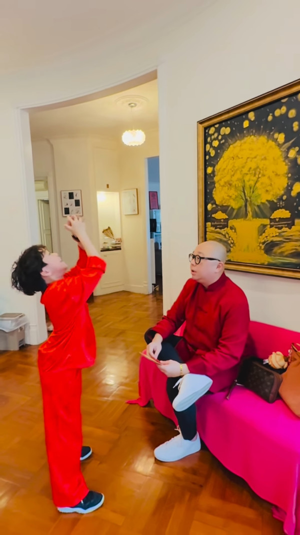 Bob林盛斌化身財神當街派利是超親民！手握一大疊極豪氣舉動被瘋傳