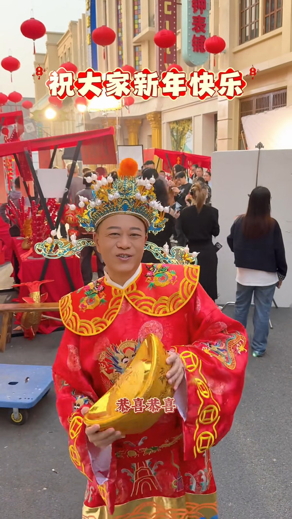 歐陽震華扮財神拜年驚見身形縮水暴瘦 兩頰凹陷惹網民擔憂:以為係AI圖