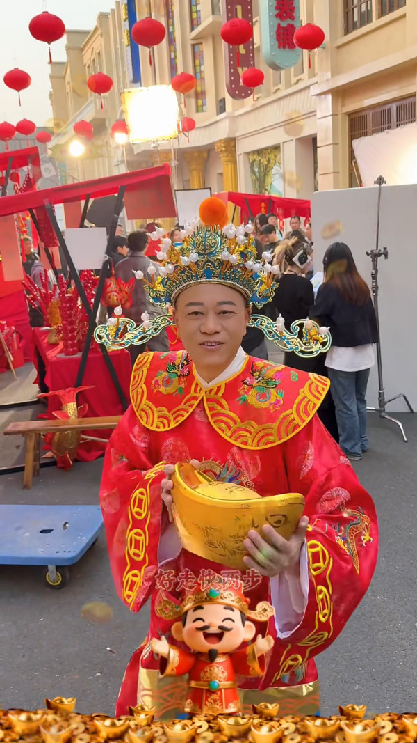 歐陽震華扮財神拜年驚見身形縮水暴瘦 兩頰凹陷惹網民擔憂:以為係AI圖