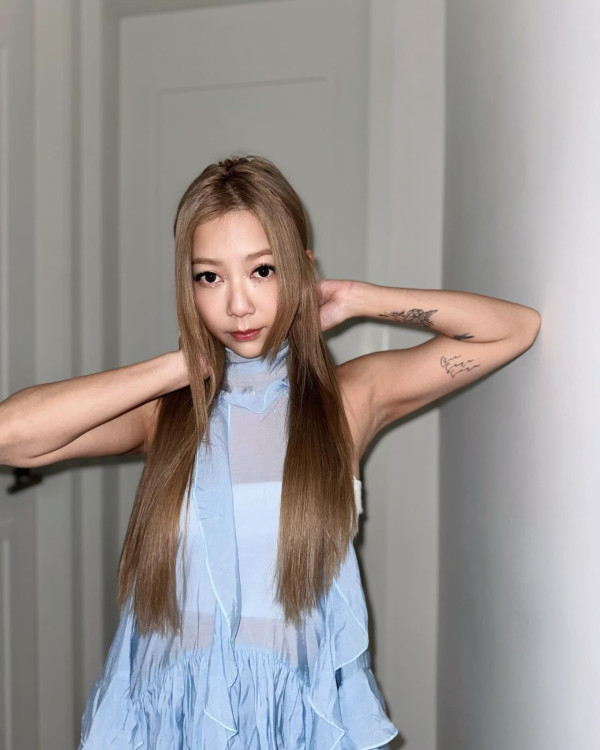 33歲前TVB人妻超低胸做gym擠5吋事業線！心口V領大解放跌蕩視覺極震撼