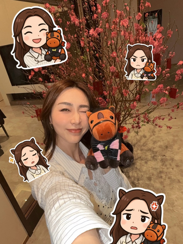 富貴港姐新年送禮曝光半億豪宅！巨型客廳放兩米桃花樹 1800呎空間感極大