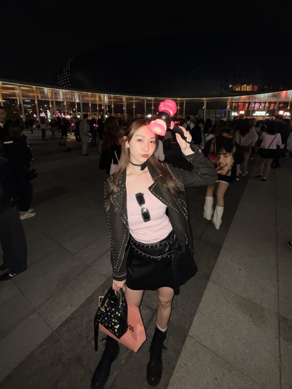 富貴港姐新年送禮曝光半億豪宅！巨型客廳放兩米桃花樹 1800呎空間感極大