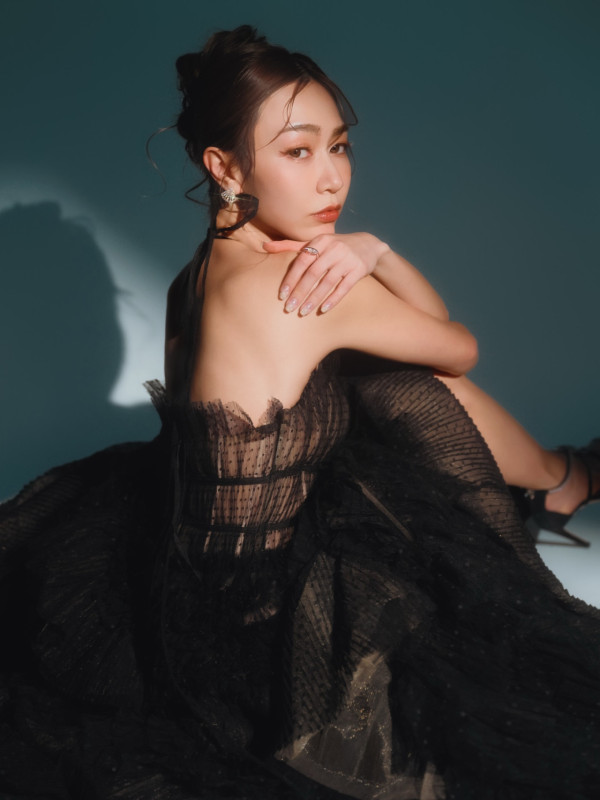 富貴港姐新年送禮曝光半億豪宅！巨型客廳放兩米桃花樹 1800呎空間感極大