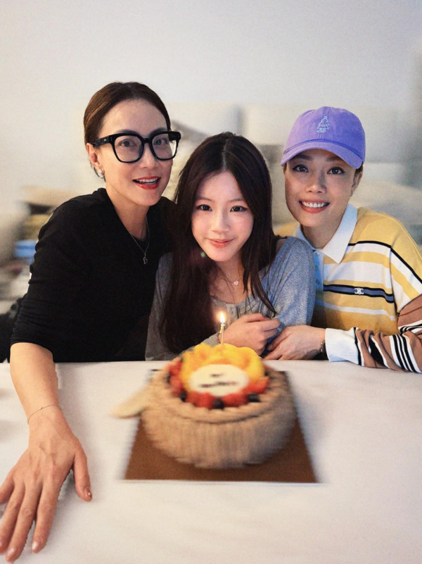 霍汶希15歲愛女最新近照激罕曝光！亭亭玉立星味濃靚過媽媽！網民激讚可原地出道