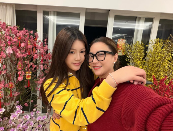 霍汶希15歲愛女最新近照激罕曝光！亭亭玉立星味濃靚過媽媽！網民激讚可原地出道