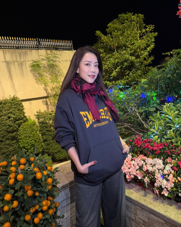 霍汶希15歲愛女最新近照激罕曝光！亭亭玉立星味濃靚過媽媽！網民激讚可原地出道