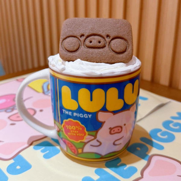 Lulu罐頭豬全港首間Cafe登陸旺角T.O.P！1:1巨型公仔打卡／午餐肉可可／免費送限定禮品