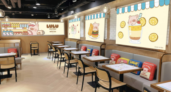 Lulu罐頭豬全港首間Cafe登陸旺角T.O.P！1:1巨型公仔打卡／午餐肉可可／免費送限定禮品