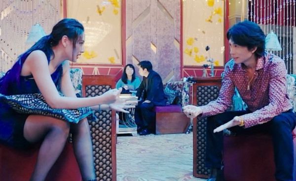 夜王｜Chi Ling譚旻萱身份背景大起底！170磅肥妹黑歷史曝光判若兩人