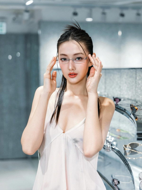 夜王｜Chi Ling譚旻萱身份背景大起底！170磅肥妹黑歷史曝光判若兩人