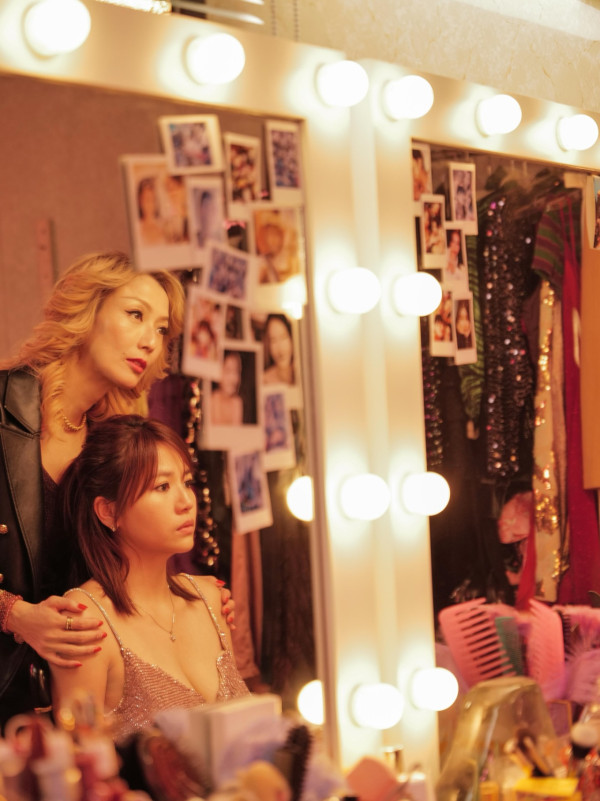 夜王｜楊偲泳激情戲份被刪淪為隱形人？絕密劇照曝光坐大髀、舌戰惹轟動