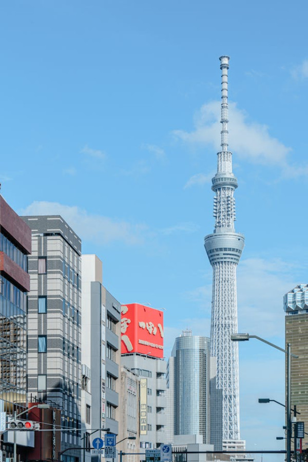 東京突發！晴空塔電梯高速急墜 20人困半空600遊客滯留觀景台 