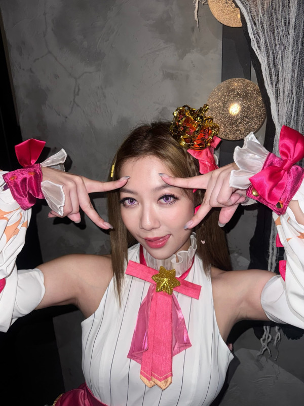 前TVB富貴人妻三點式近鏡自拍超惹火 蜜桃臀辣㷫網民：結咗婚先咁性感