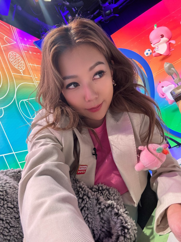 前TVB富貴人妻三點式近鏡自拍超惹火 蜜桃臀辣㷫網民：結咗婚先咁性感