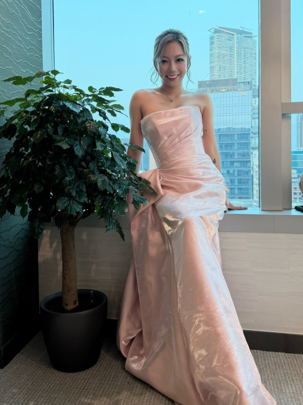 前TVB富貴人妻三點式近鏡自拍超惹火 蜜桃臀辣㷫網民：結咗婚先咁性感