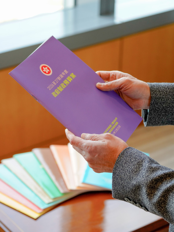 財政預算案2026懶人包｜陳茂波揭紫色封面寓意！今年有冇糖派？30大福利建議