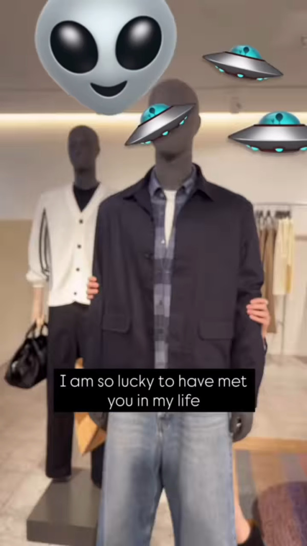 蔡思貝生圖流出當街擺騎呢姿勢惹側目 雙腳放行李箱竟被認錯做外傭姐姐?