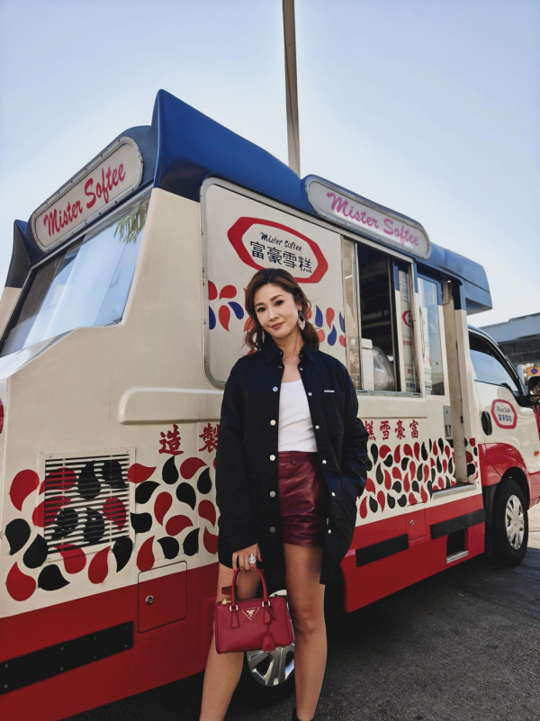 「最防腐港姐冠軍」沙漠性感寫真晒逆天長腿！年過半百風韻猶存看不出真實年齡