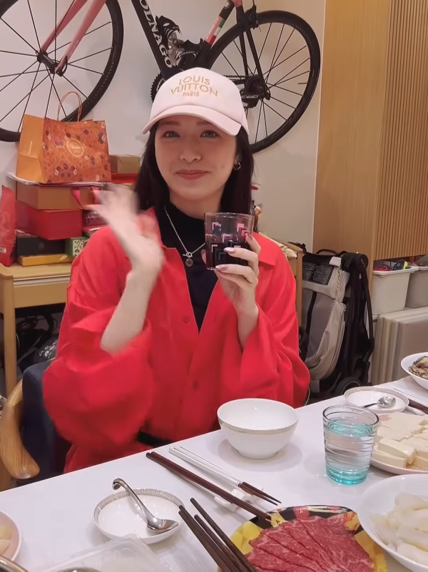 麥明詩馮盈盈歷史性合體終於冰釋前嫌？海景豪宅曝光一事力證閨蜜情不變