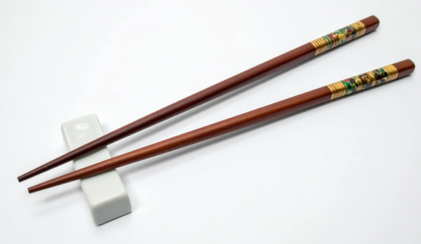 洗筷子1個動作恐致命！清潔不當比馬桶髒8倍 專家揭含菌量驚人：愈洗愈污糟 