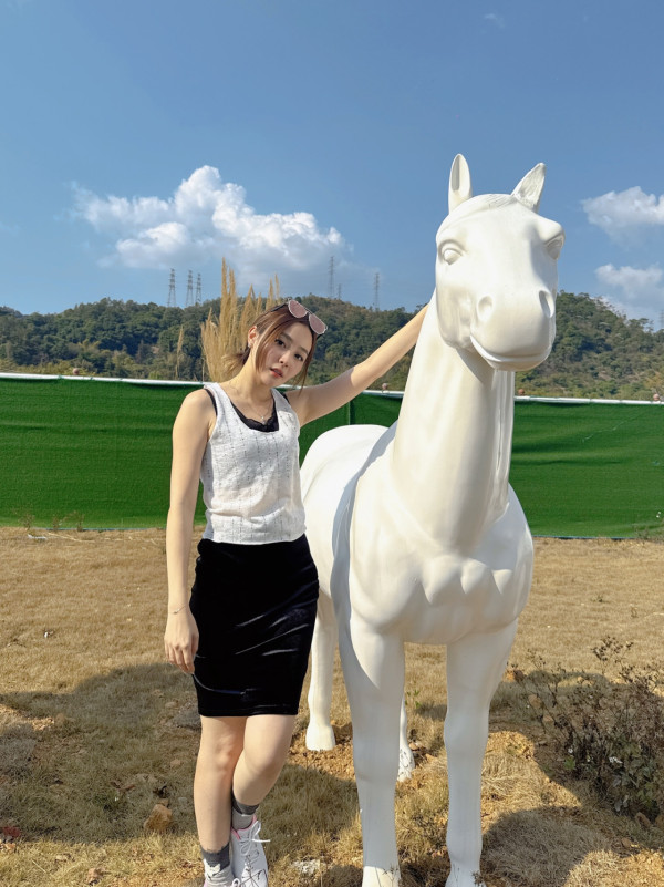 34歲失婚人妻透視露出胸側神秘紋身！邪惡視角罕晒性感泳衣照震撼眼球