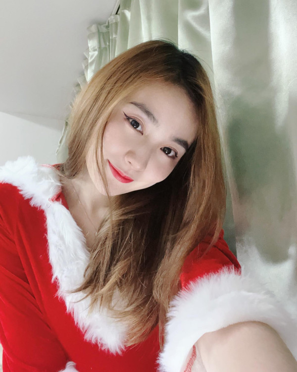 34歲失婚人妻透視露出胸側神秘紋身！邪惡視角罕晒性感泳衣照震撼眼球