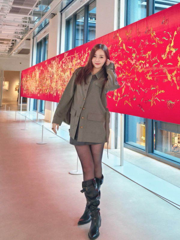 34歲失婚人妻透視露出胸側神秘紋身！邪惡視角罕晒性感泳衣照震撼眼球