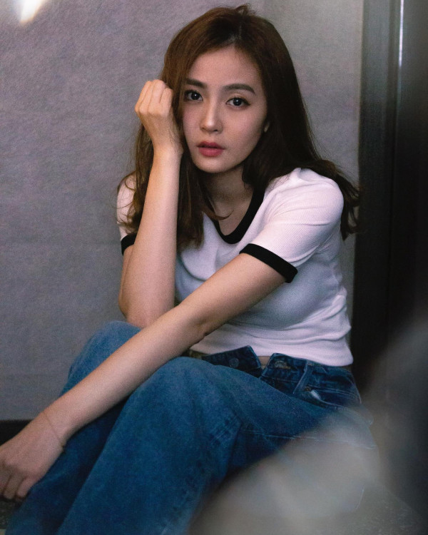 34歲失婚人妻透視露出胸側神秘紋身！邪惡視角罕晒性感泳衣照震撼眼球