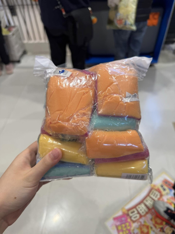 港人激搶AEON放題！$8狂塞19包百潔布、40包紙巾 網民跪求教學揭1分店最鬆手