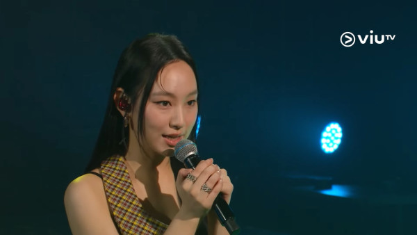 炎明熹破天荒首登ViuTV《CHILL CLUB》 離巢後奪隔籬台冠軍歌9字吐真實感受