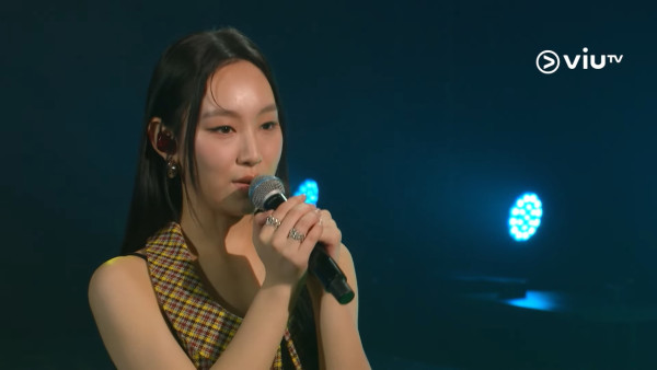 炎明熹破天荒首登ViuTV《CHILL CLUB》 離巢後奪隔籬台冠軍歌9字吐真實感受