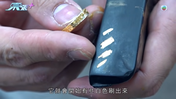 深圳「金包銀」騙局直擊｜平銀扮足金？多間本地收金店中招貼警告防騙！收金師傅：火燒都未必驗到