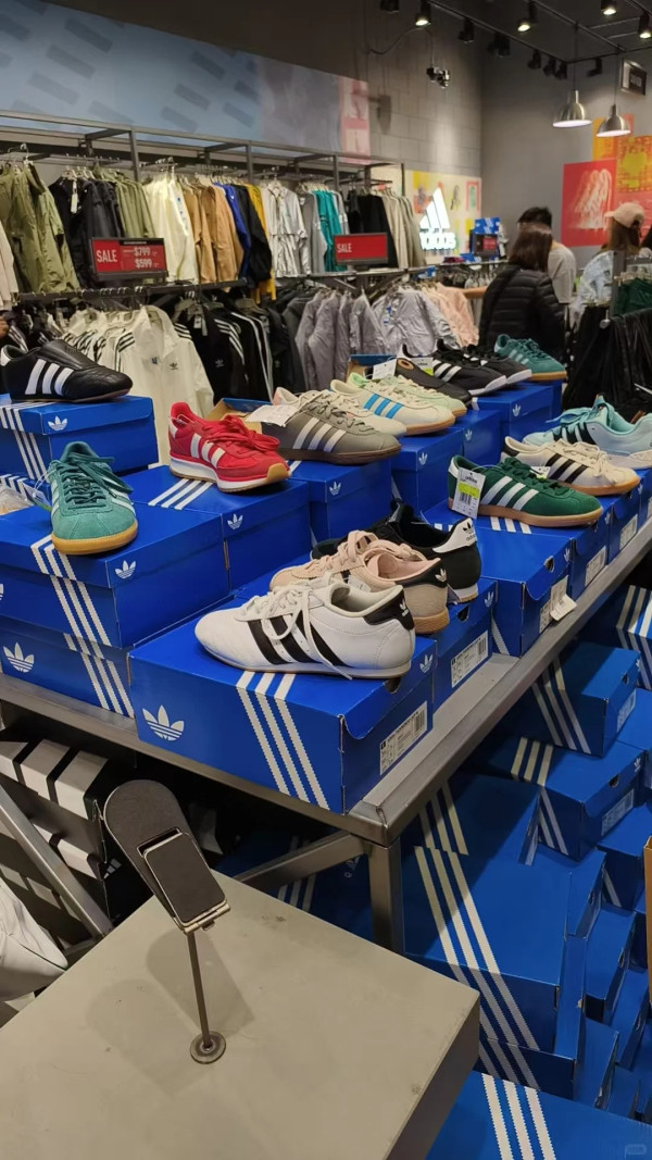東薈城Adidas開倉波鞋買1送1兼額外半價！網民直擊$599兩對靚款極易襯