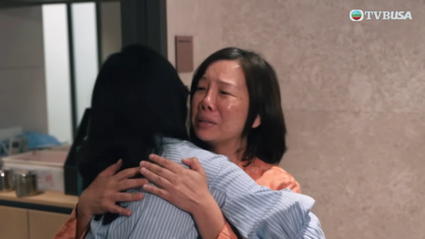 醫美直擊｜資深綠葉黃梓瑋決心開刀割雙眼皮 手術前攬實何依婷激動爆喊：好驚呀