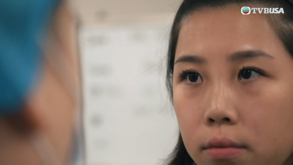 醫美直擊｜資深綠葉黃梓瑋決心開刀割雙眼皮 手術前攬實何依婷激動爆喊：好驚呀