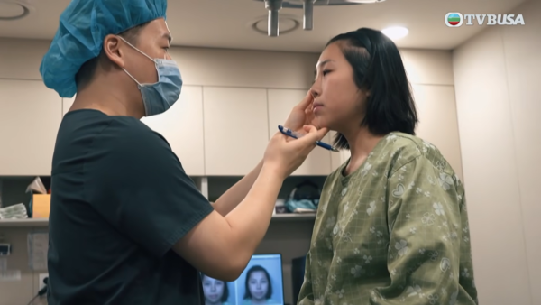 醫美直擊｜資深綠葉黃梓瑋決心開刀割雙眼皮 手術前攬實何依婷激動爆喊：好驚呀