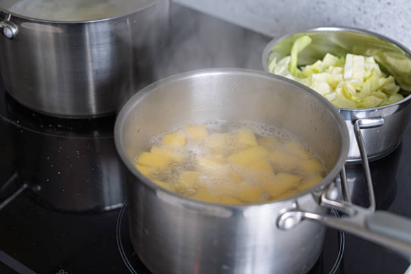 不鏽鋼煲易受重金屬污染！醫生揭5情況恐慢性鉛中毒／消委會教分不鏽鋼標籤號碼／附6款安全名單